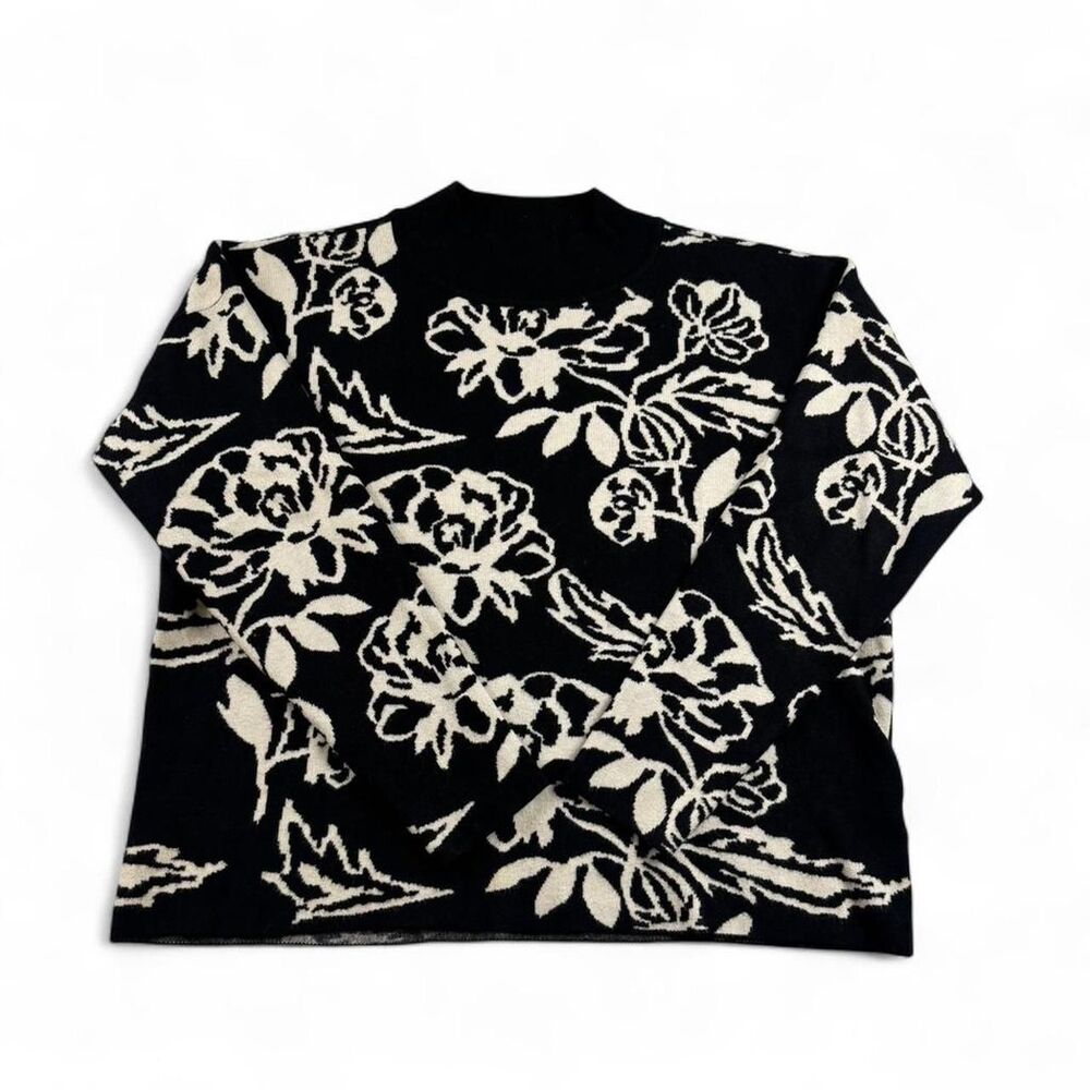 Cyrus Women’s M Black White Floral Sweater Bold Print Knit Top